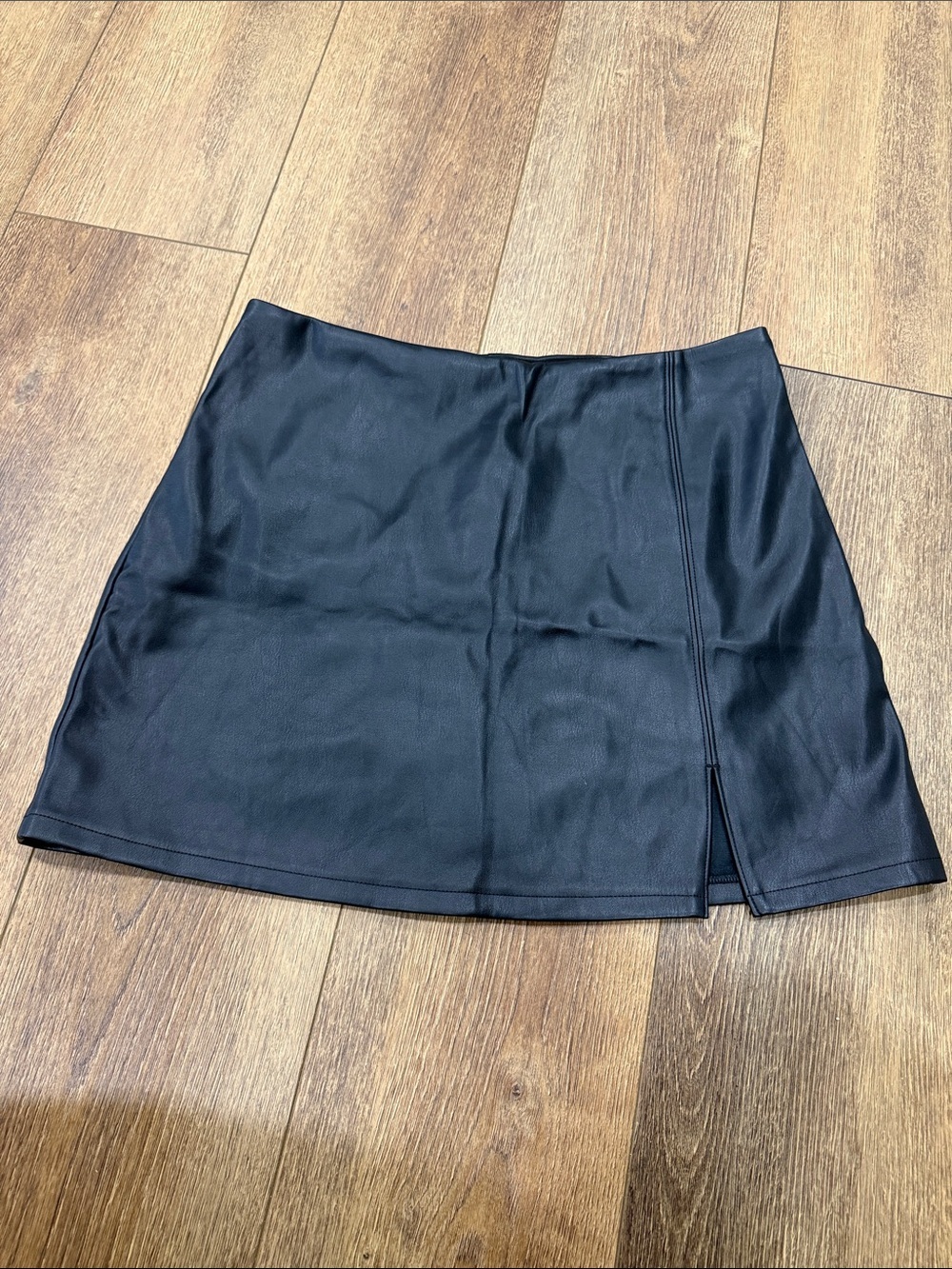 Hollister Women's Black Mini Skirt. Size L